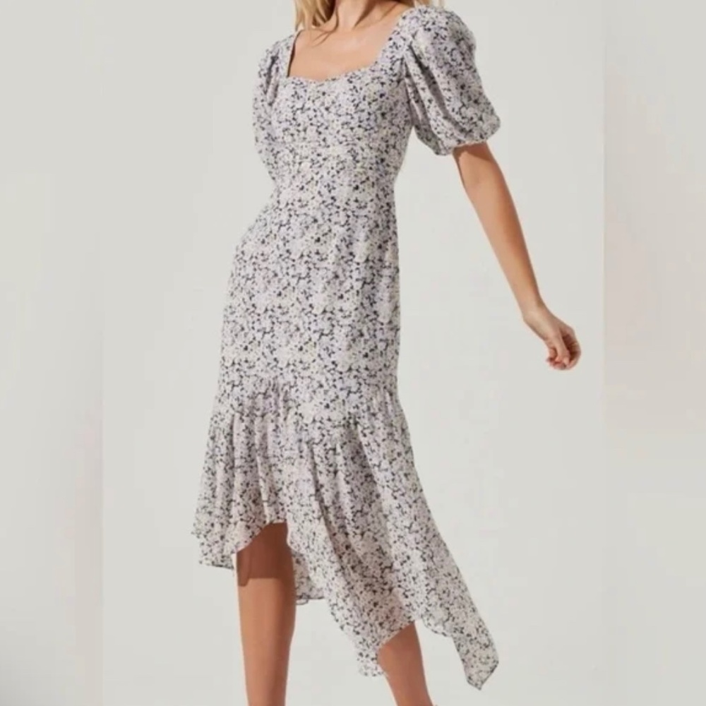 ASTR The Label Micaela Floral Puff Sleeve Midi Dress (Size Small)